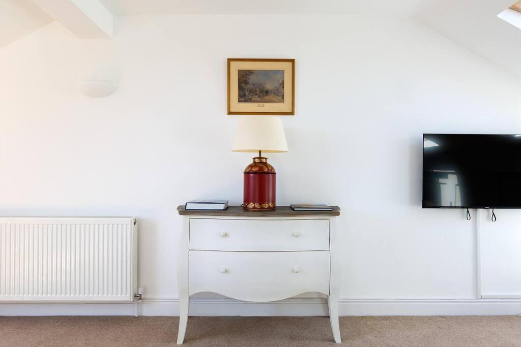 Spacious 3 Bedroom Flat With Terrace ロンドン エクステリア 写真