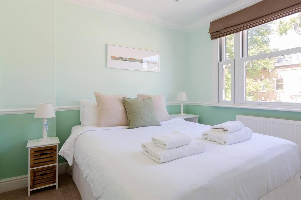 Spacious 3 Bedroom Flat With Terrace ロンドン エクステリア 写真