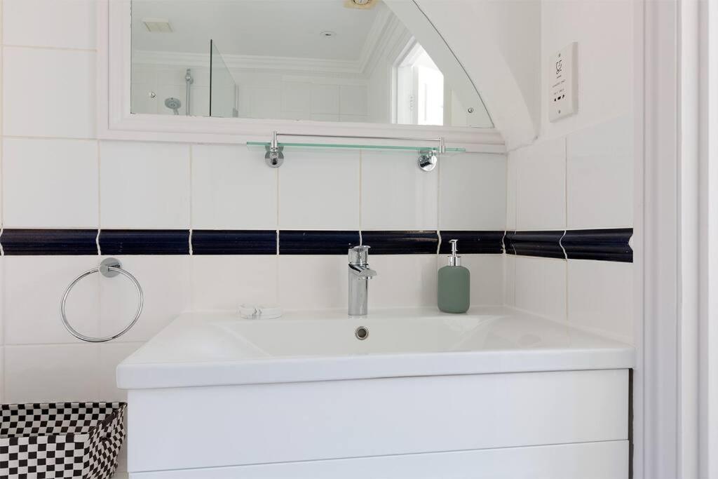 Spacious 3 Bedroom Flat With Terrace ロンドン エクステリア 写真