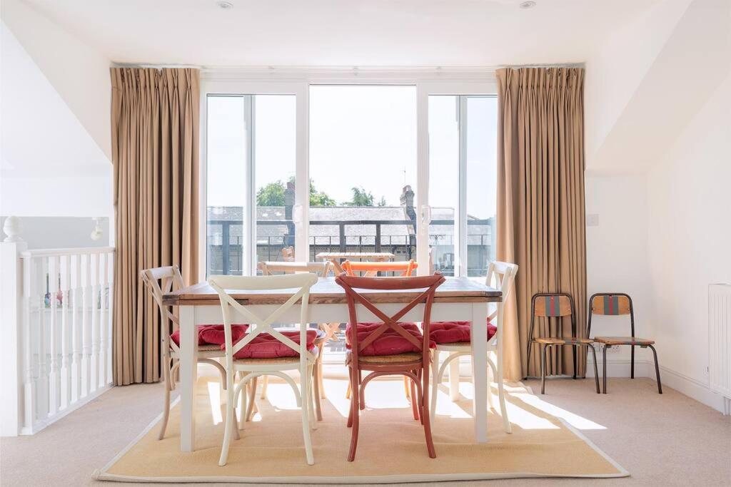 Spacious 3 Bedroom Flat With Terrace ロンドン エクステリア 写真