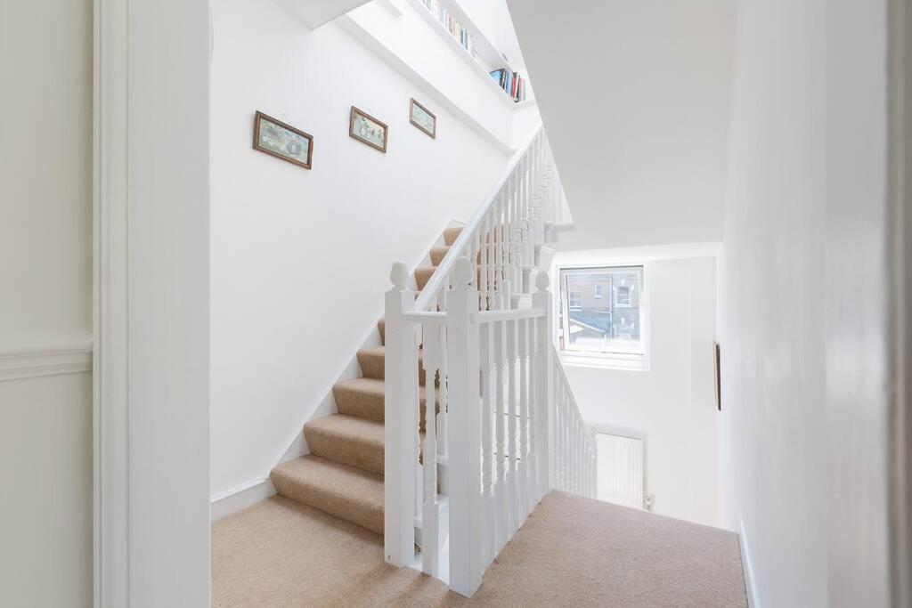 Spacious 3 Bedroom Flat With Terrace ロンドン エクステリア 写真